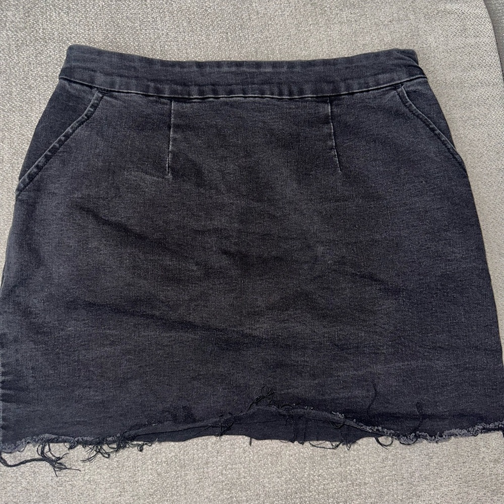 Forever 21 Black Frayed Hem Mini Skirt